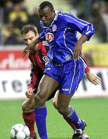 通过对社区 通过对社区